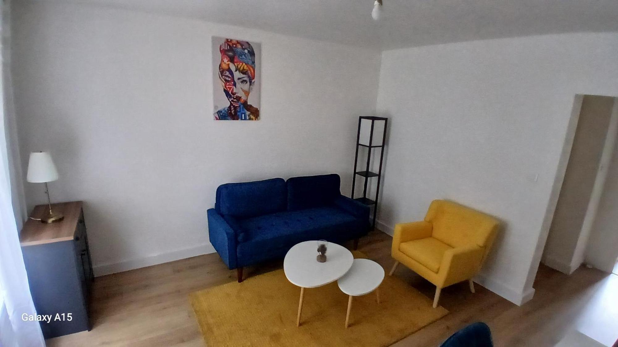 Zenmeublermontfavet Apartment