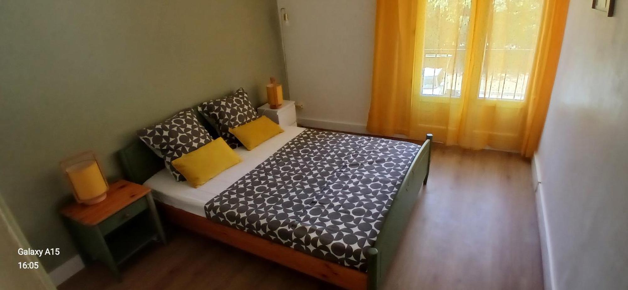 Zenmeublermontfavet Apartment