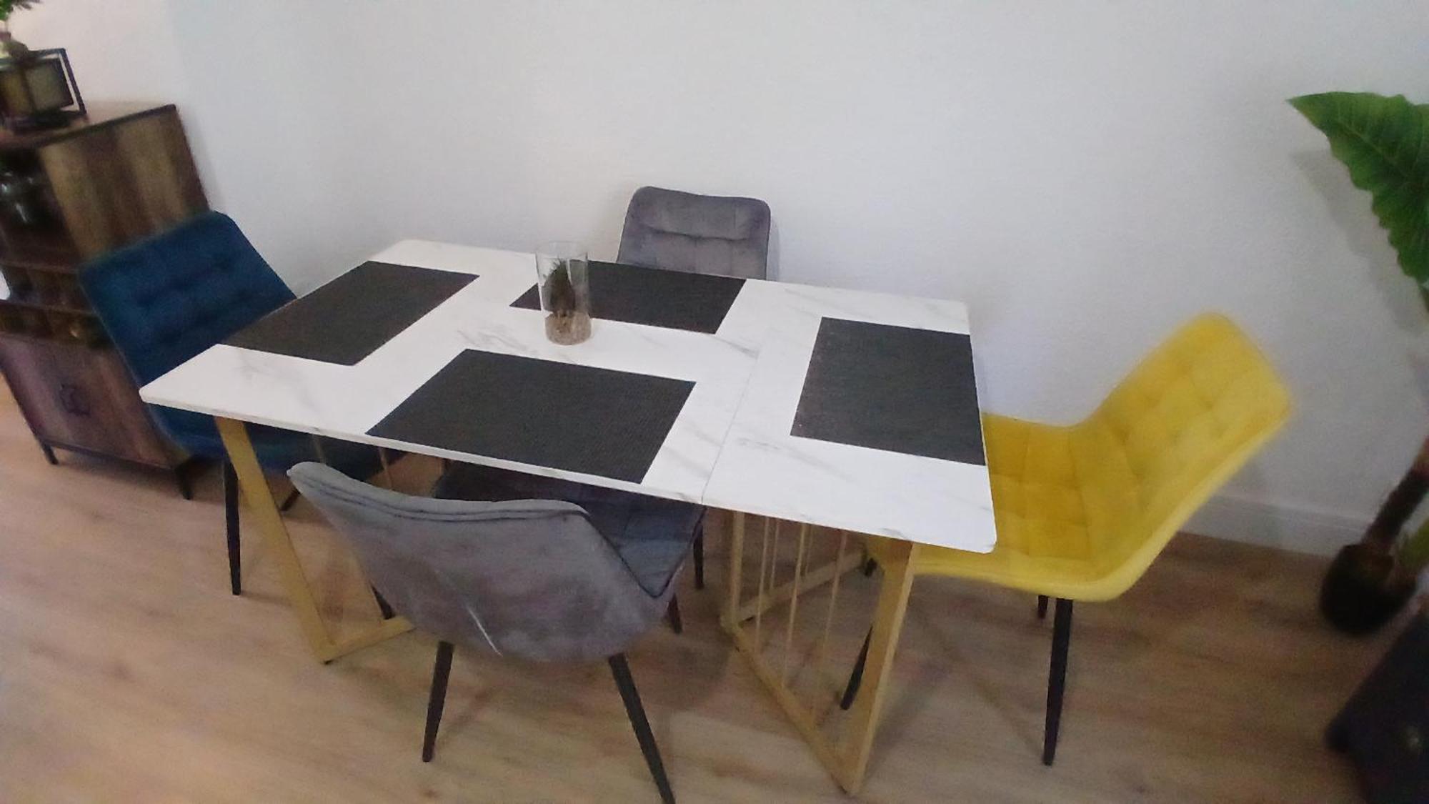 Zenmeublermontfavet Apartment