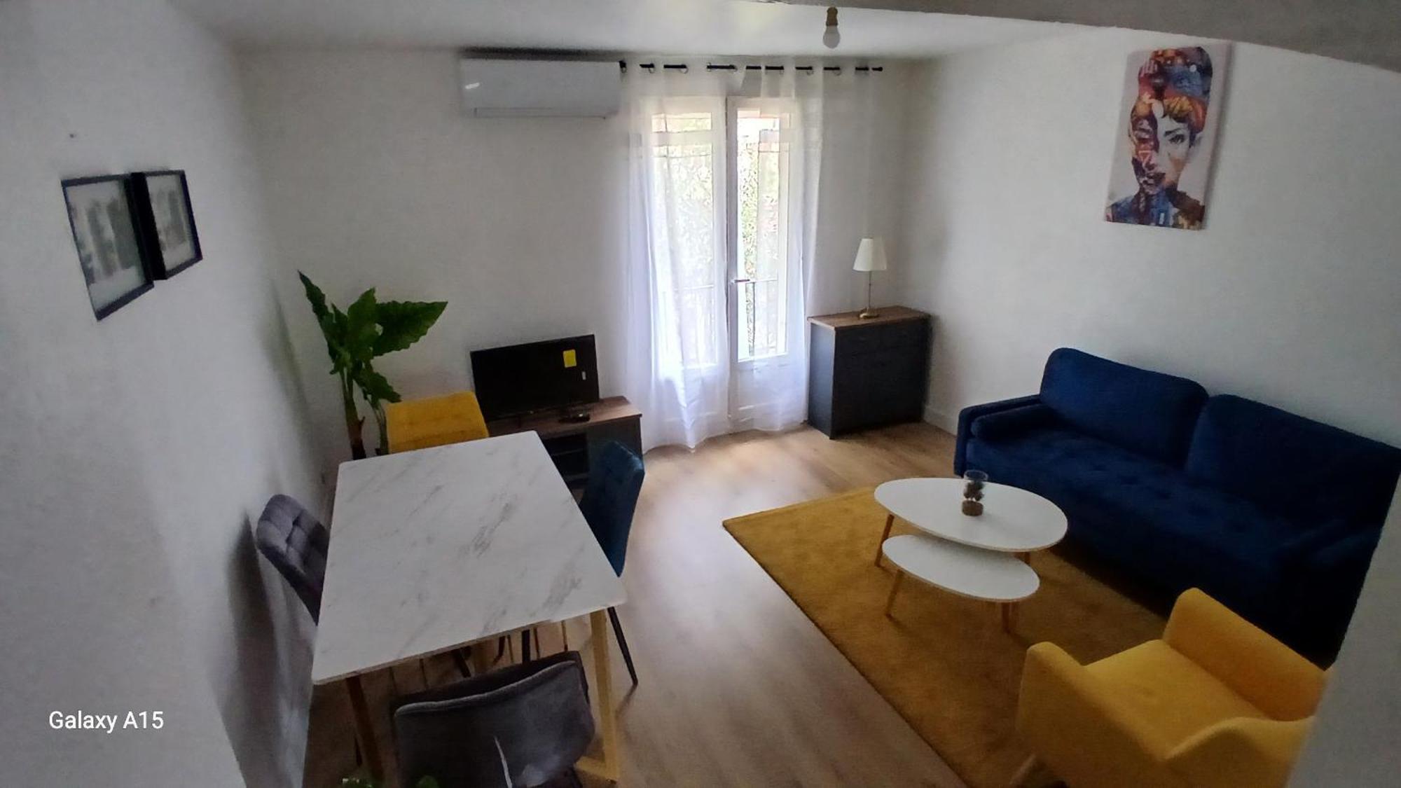 Zenmeublermontfavet Apartment